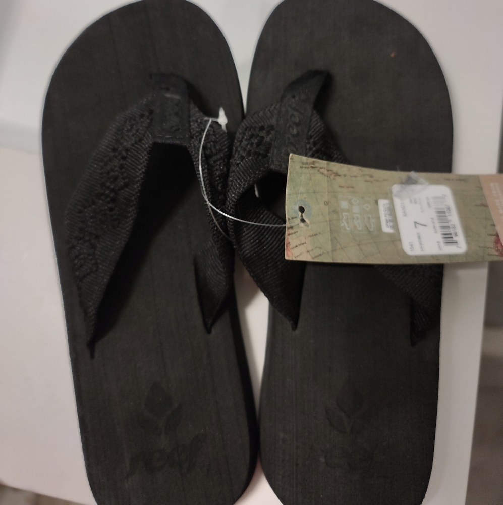 Reef Sandals size 7 NWT